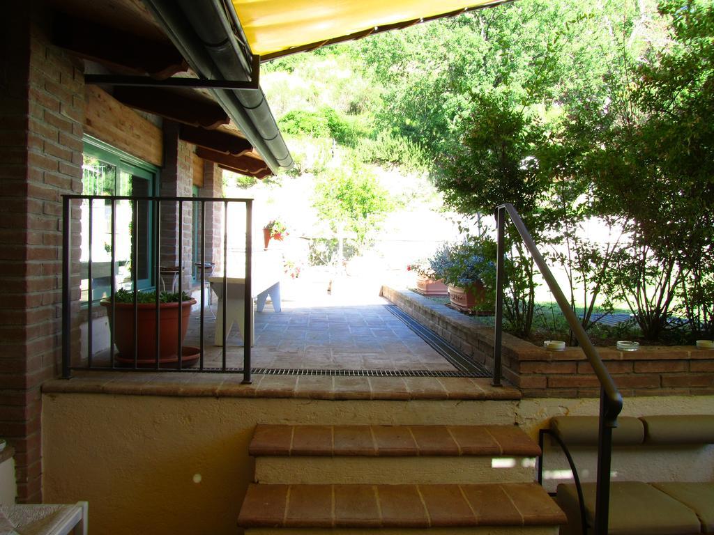 Hotel Le Torracce Agriturismo Olistico Valfabbrica Exterior foto