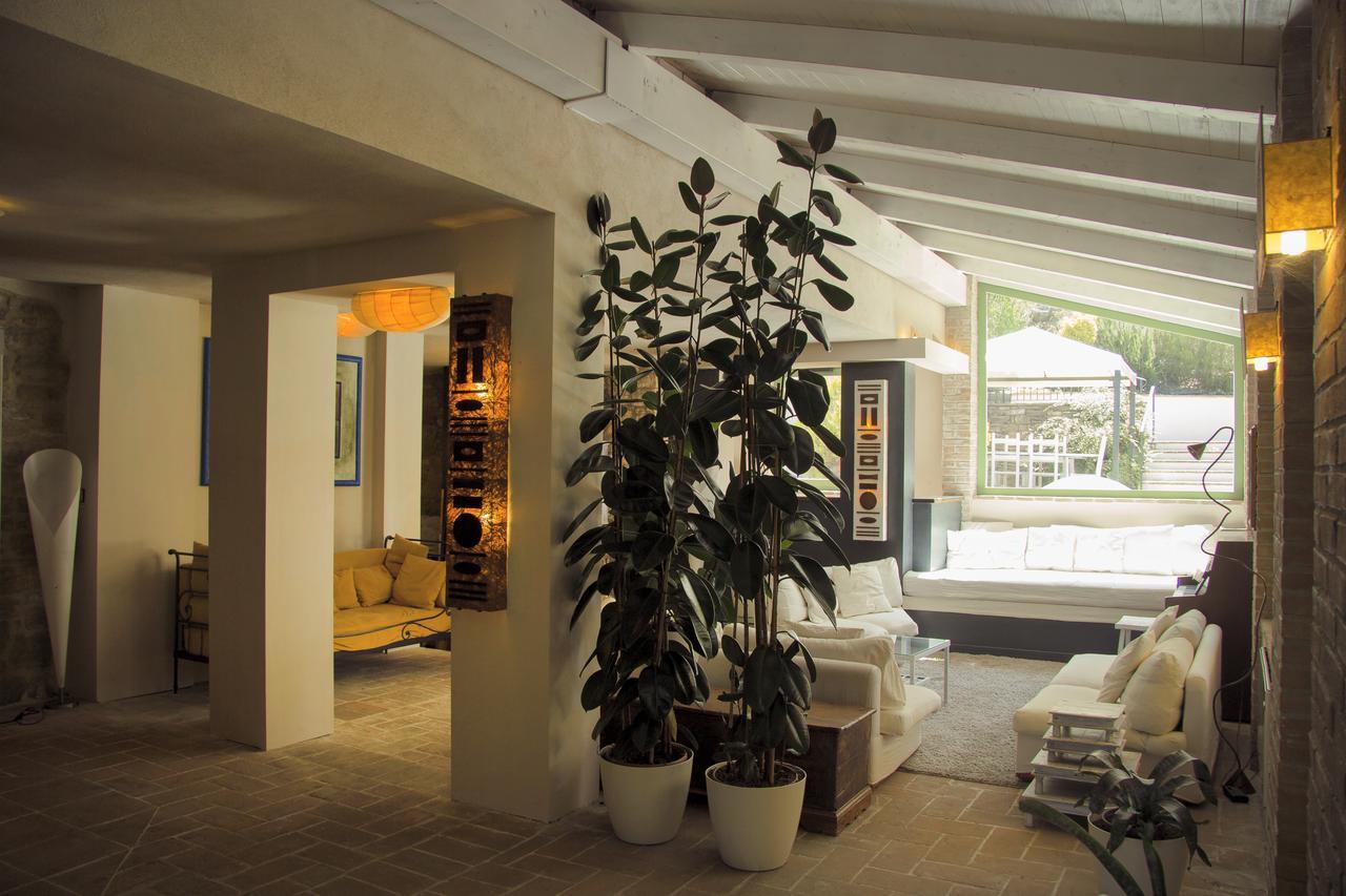 Hotel Le Torracce Agriturismo Olistico Valfabbrica Exterior foto
